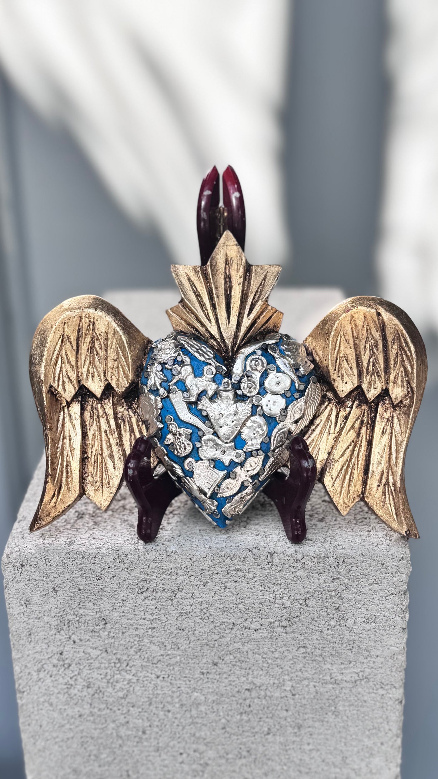 Medium Winged corazon