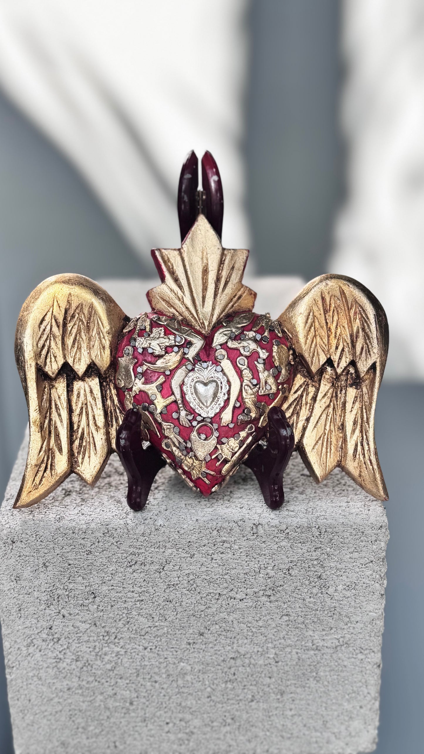 Medium Winged corazon