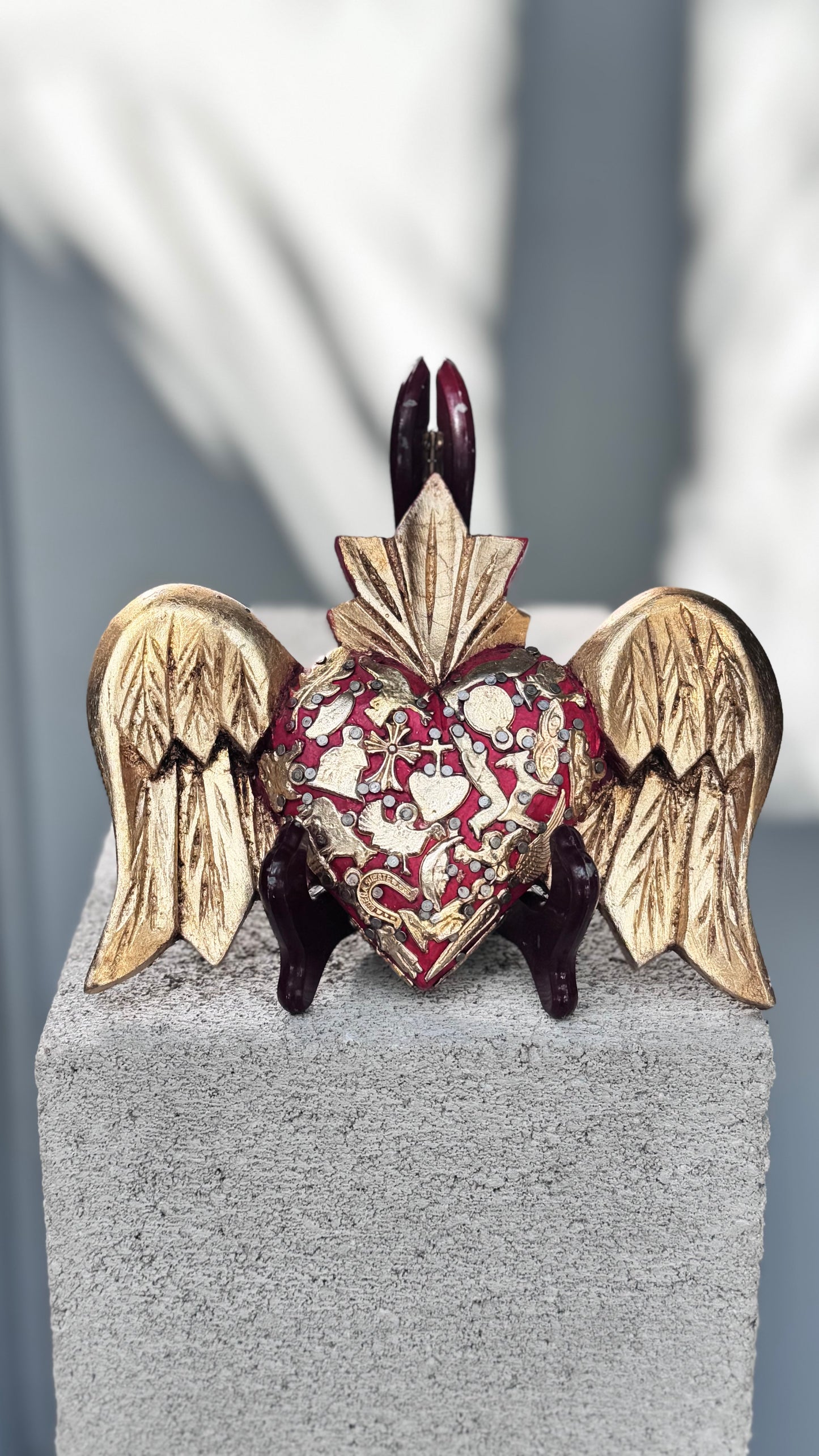 Medium Winged corazon