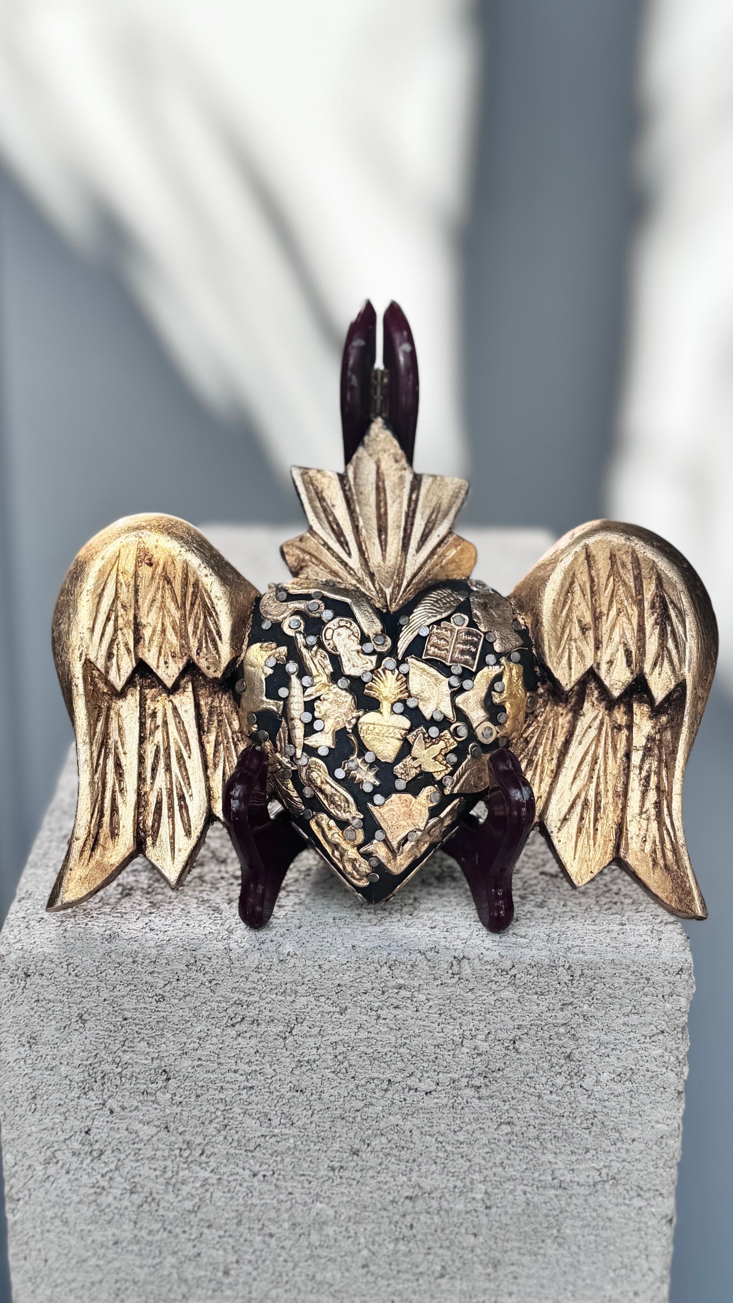 Medium Winged corazon