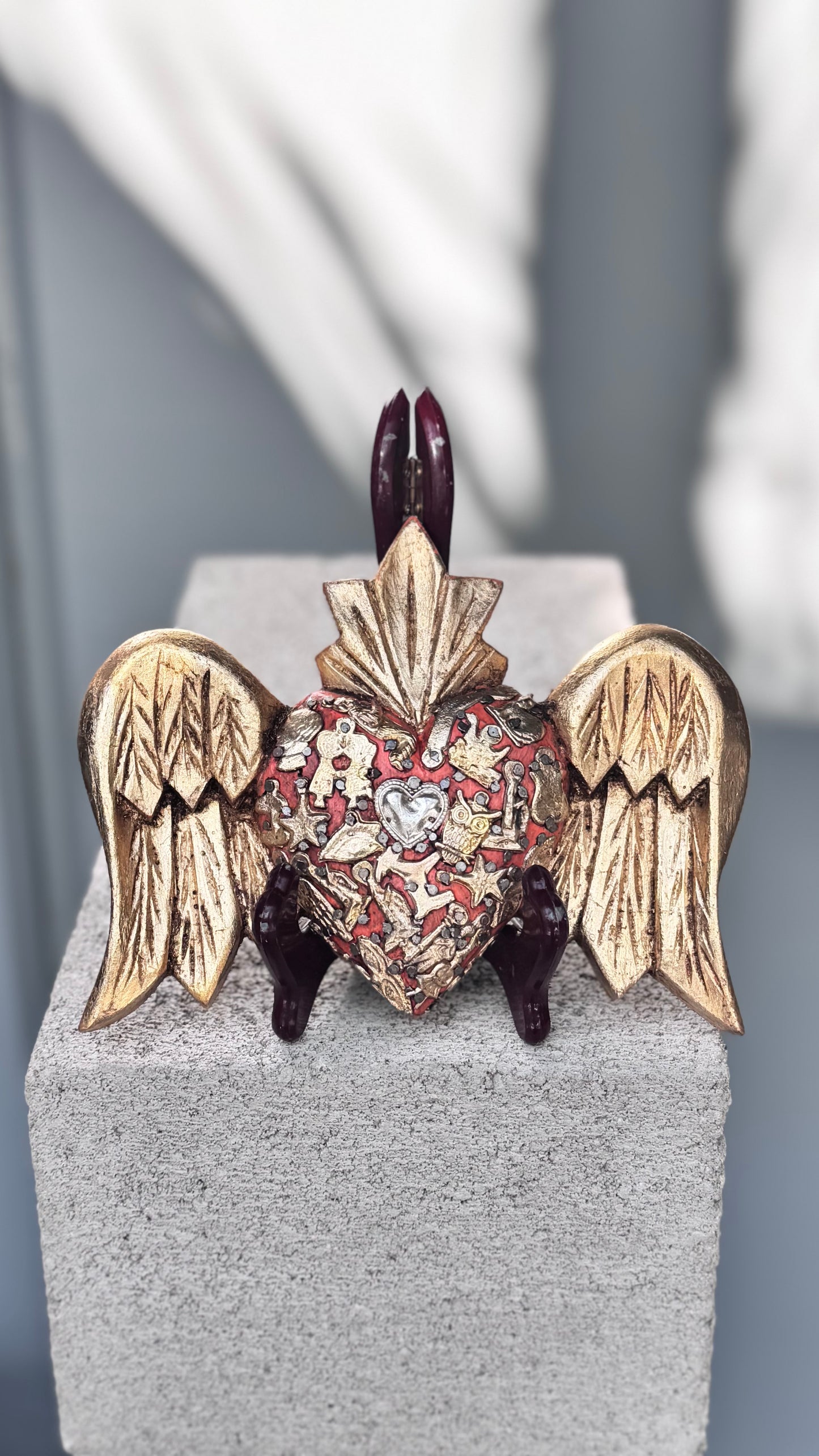 Medium Winged corazon