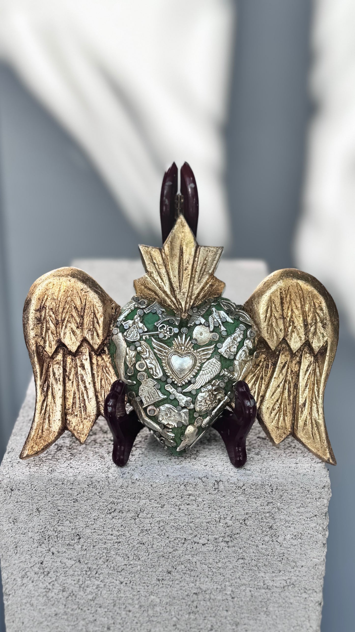 Medium Winged corazon